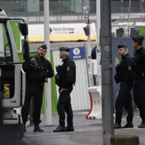 إصابة ضابطي شرطة بإطلاق نار داخل مركز للشرطة في باريس