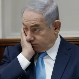 صحيفة عبرية: هل معضلة نتنياهو نهاية الحرب أم نهاية الحكومة؟
