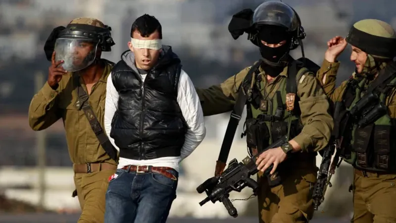قوات الاحتلال تعتقل (15) فلسطينيا من الضفة وارتفاع عدد المعتقلين إلى (8590) معتقلا