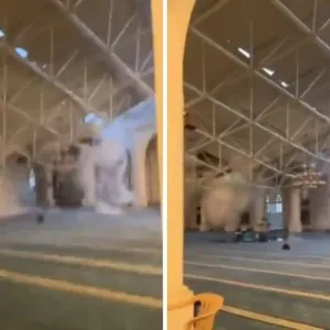 شاهد.. انهيار جزء من سقف مسجد في جامعة البترول بالظهران بعد هطول الأمطار