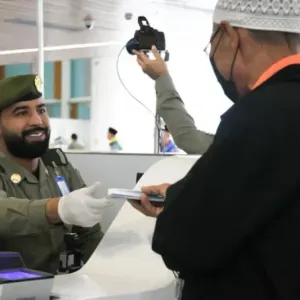 جوازات مطار الأمير محمد بن عبدالعزيز تستقبل أولى رحلات ضيوف الرحمن من إندونيسيا