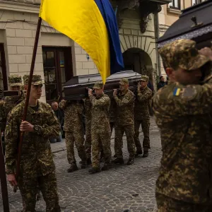 الرئيس الأوكراني يوقع على قانون التعبئة العسكرية المثير للجدل