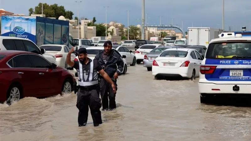 شرطة أبوظبي تواصل جهودها للتعامل مع الأحوال الجوية المتقلبة بالتعاون مع الجهات المحلية