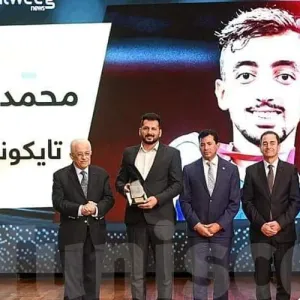 فوز التونسي محمد خليل الجندوبي بجائزة افضل لاعب عربي