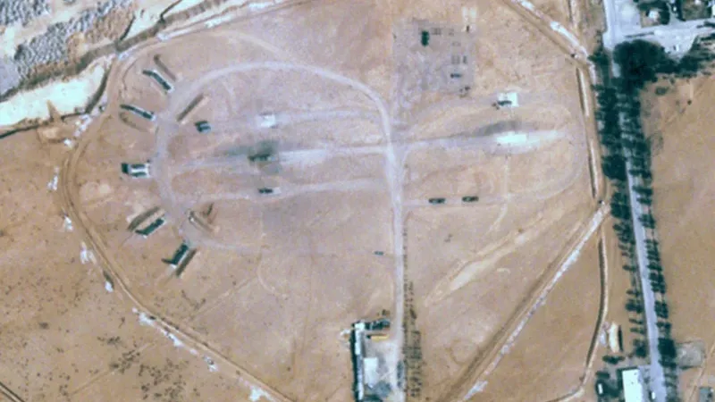 كيف تظهر صور الأقمار الصناعية آثار الضربات المتبادلة بين إيران واسرائيل؟