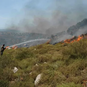 لبنان: إسرائيل تطلق قنابل حارقة على الأحراج المتاخمة للخط الأزرق... والأضرار جسيمة