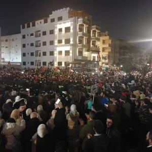 حشود كبيرة قرب سفارة الاحتلال في عمّان نصرة لغزة.. والأمن يفرق المحتجين
