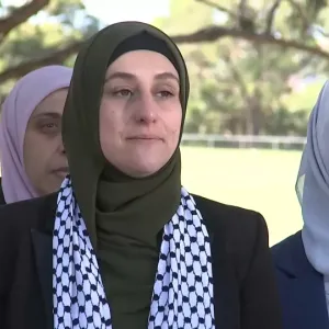 شاهد: الأقلية المسلمة تنتقد ازدواج معايير الشرطة الأسترالية في معالجتها حادثي الطعن في سيدني