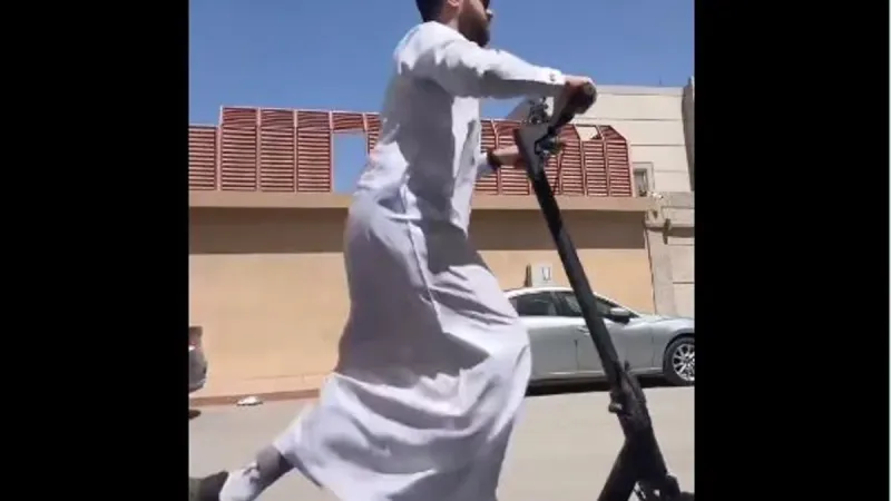 بالفيديو.. شاب في الرياض يوثق تجربته بمحاولة اختصار الوقت عبر «السكوتر»