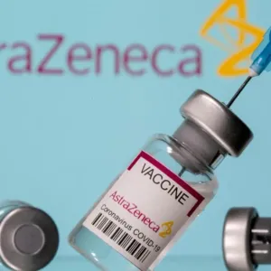أسترازينيكا تعترف بآثار جانبية نادرة للقاحها ضد كورونا
