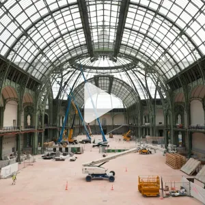 كاميرا CNN تحصل على نظرة نادرة داخل القاعات الفارغة في "القصر الكبير" بباريس والذي يتمتع بأكبر سقف زجاجي في أوروبا