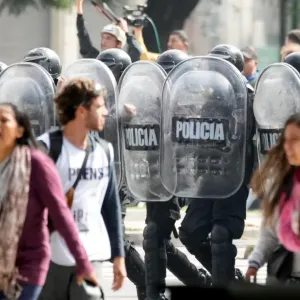 فيديو. 
            
    			مظاهرات وصدامات في بوينس آيرس ضد إجراءات التقشف الحكومية