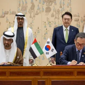 بالفيديو | محمد بن زايد والرئيس الكوري يشهدان توقيع اتفاقية الشراكة الاقتصادية الشاملة