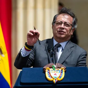 الرئيس الكولومبي يطالب "الجنائية الدولية" بإصدار مذكرة توقيف بحق نتنياهو