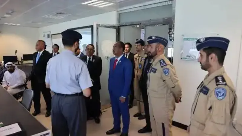 وفد ماليزي يطلع على أنظمة طيران شرطة أبوظبي والمدينة الآمنة