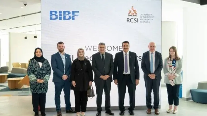 معهدBIBF يستقبل رئيس الكلية الملكية للجراحين في إيرلندا - جامعة البحرين الطبية
