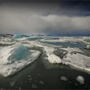 الماء الدافئ يذيب "نهر يوم القيامة الجليدي" ويثير قلق العلماء بشأن تأثيراته الوخيمة