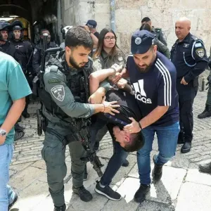 الشرطة الإسرائيلية تعلن إصابة أحد أفرادها في عملية طعن نفذها "سائح تركي" بالقدس