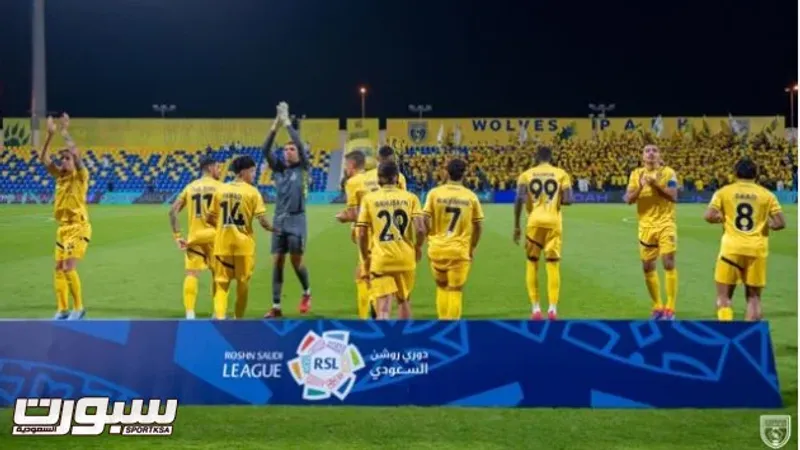 الهلال ينتصر على الأهلي في سباق لاعب التعاون