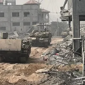 صحيفة عبرية: جيش الاحتلال يسعى لبناء بؤرتين استيطانيتين على ممر "نتساريم" بغزة