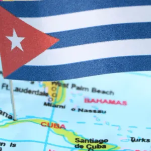 السجن 15 عاما لسفير أمريكي سابق تجسس لحساب كوبا