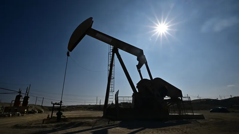 ارتفاع أسعار النفط في العقود الآجلة بعد رفع السعودية سعر الخام العربي