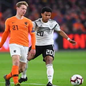 كومان يستدعي دي يونغ المصاب إلى تشكيلة هولندا لخوض نهائيات كأس أوروبا