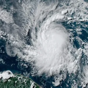 المركز الأميركي للأعاصير: العاصفة "بيريل" تتحول إلى إعصار