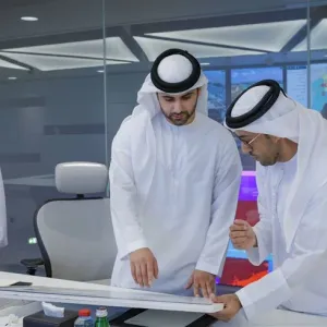 منصور بن محمد يطلع على استعدادات طرق دبي للتعامل مع الحالة الجوية