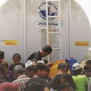 الإمارات تواصل توزيع مياه الشرب على النازحين في خان يونس