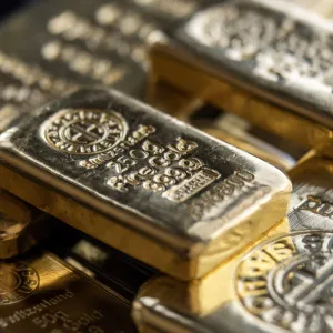 أسعار الذهب تتجه نحو 2330 دولاراً للأونصة بعد قرار "الفيدرالي"