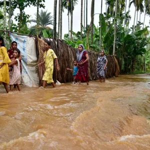 ارتفاع حصيلة ضحايا إعصار بنغلادش والهند
