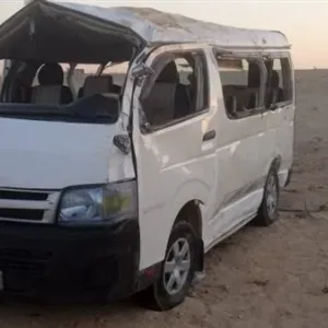 إصابة 5 أشخاص في انقلاب ميكروباص على الصحراوي الشرقي بالصف