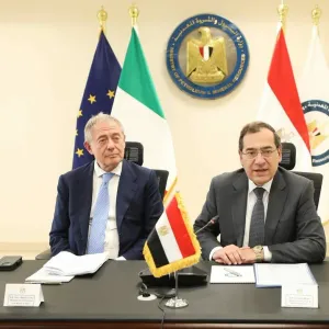 وزير البترول المصري يستعرض أهم مشروعات التعاون مع الشركات الإيطالية