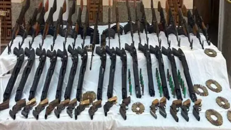 سقوط 42 متهم بحوزتهم 42 قطعة سلاح نارى في أسيوط