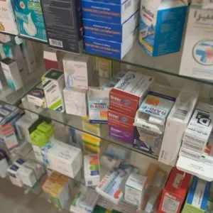 أزمة الدواء في مصر: بين تضاعف الأسعار والاختفاء التام، المصريون يطاردون الدواء وبدائله