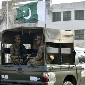 الشرطة الباكستانية تبحث عن مسلحين اختطفوا 8 ركاب حافلة وقتلوهم جنوب غرب البلاد