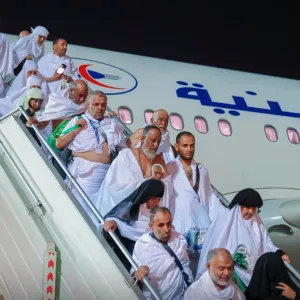 جوازات مطار الملك عبدالعزيز بجدة تستقبل أولى رحلات الحجاج القادمين من اليمن
