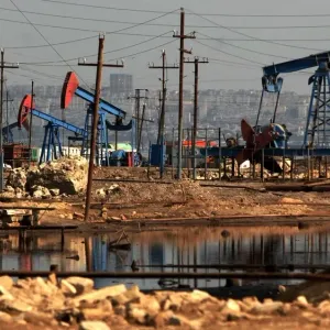 النفط يهبط مع انحسار مخاوف اتساع نطاق الصراع بالشرق الأوسط