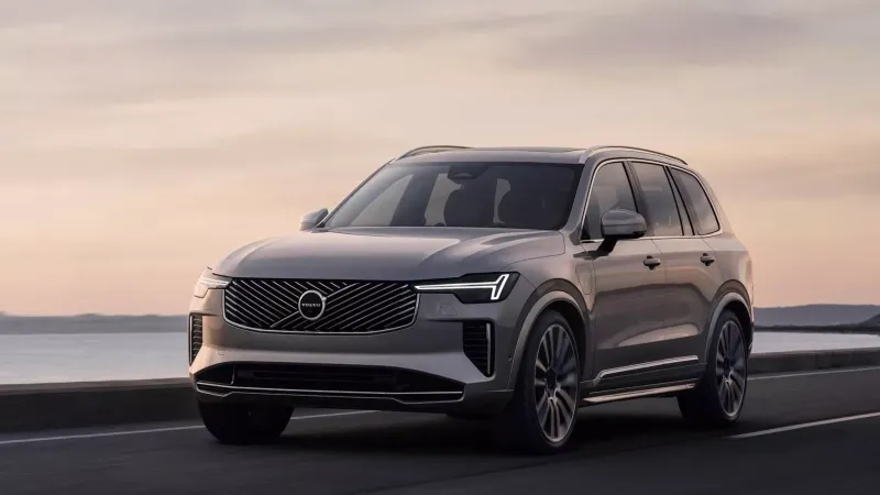 فولفو XC90 تصل بتحديثات موديل 2025 مع التركيز على التقنية