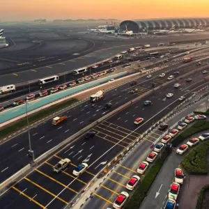 كيف قرأ «المركزي» أداء السياحة والسفر والعقارات في الإمارات 2023؟
