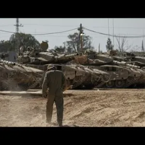 في مؤشر على اجتياح رفح.. إسرائيل تحشد دباباتها ومدرعاتها على طول الحدود الجنوبية لقطاع غزة