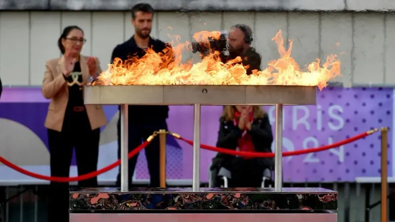 الشعلة الأولمبية على السجادة الحمراء لمهرجان كان السينمائي