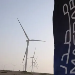 مصدر تستعد لبناء محطات للطاقة الشمسية والرياح في أذربيجان