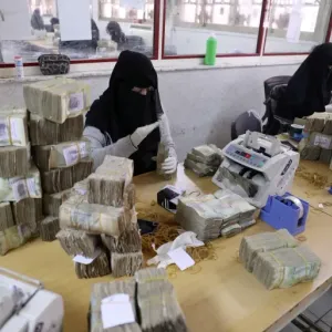 صراع البنوك بين عدن وصنعاء يهدد بانهيار الهدنة في اليمن