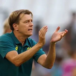 مدرب سيدات أستراليا يعتذر للجماهير بعد الهزيمة 0 - 3 أمام ألمانيا