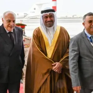 وزير الشؤون الخارجية الجزائرية يصل إلى البحرين للمشاركة في القمة العربية 33