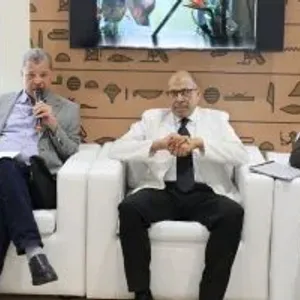 جناح مصر يحتفل بمشروعات هيئة الكتاب لحفظ الشعر العربي في معرض أبو ظبي