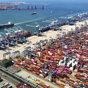 الصين: زيادة قوية للصادرات وتباطؤ مقلق للواردات