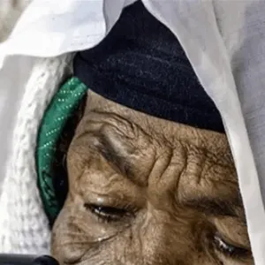 دموع عجوز جزائرية تضعها ضمن أفضل 10 صور في العالم